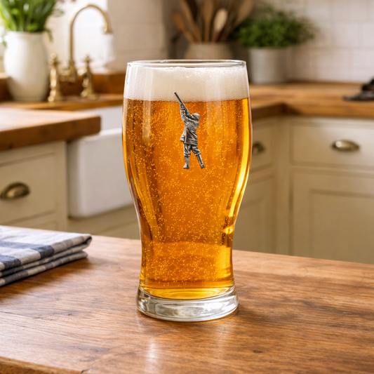 Game Shooting Tulip Pint Glass